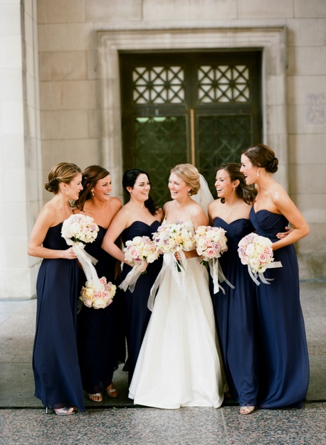 Donkerblauwe jurk bruiloft
