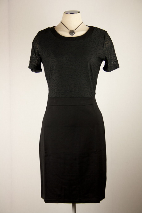 Zwarte jurk met korte mouw