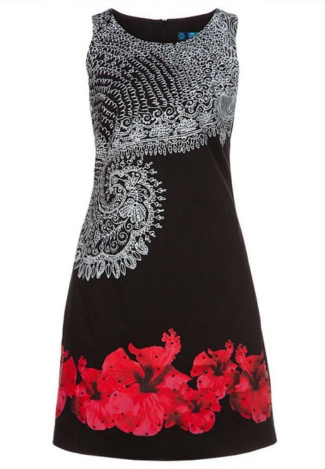 Zwarte jurk met rode bloemen
