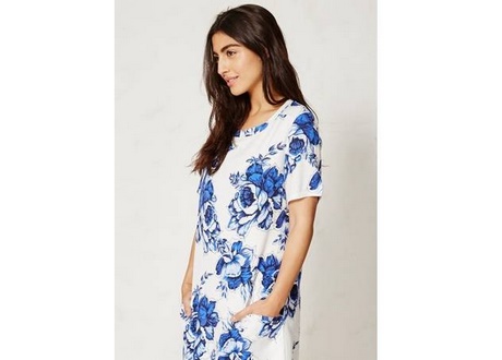 Blauwe jurk met bloemen