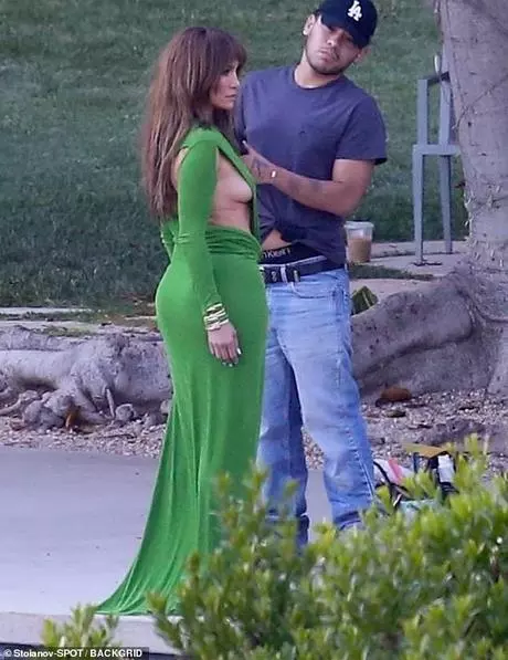 Jennifer lopez groene jurk 2023